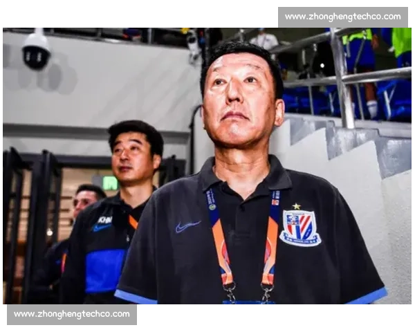 申花翻译周欣更衣室拍桌怒吼 全队誓言战斗到底